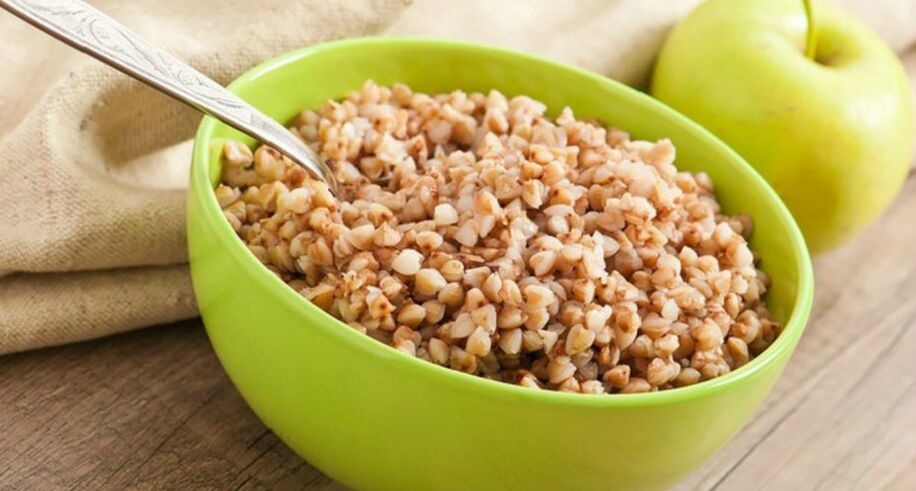 Buckwheat porridge with apple