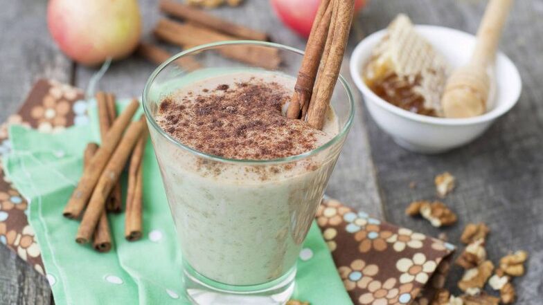 kefir drink with cinnamon for a diet drink